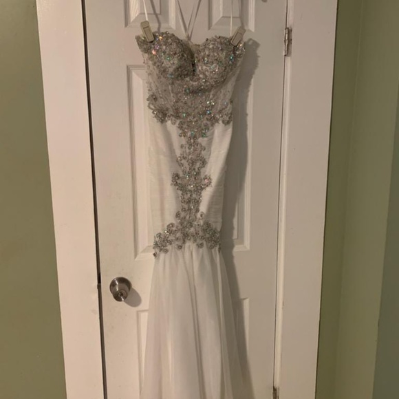 White Mermaid Style Dress - Picture 3 of 4